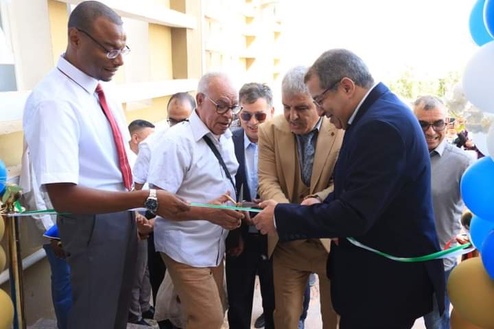 مدير الجامعة يعطي اشارة انطلاق الدروس بملحقة الطب وجمعية الكفاءات بالخارج تثمن الانجاز