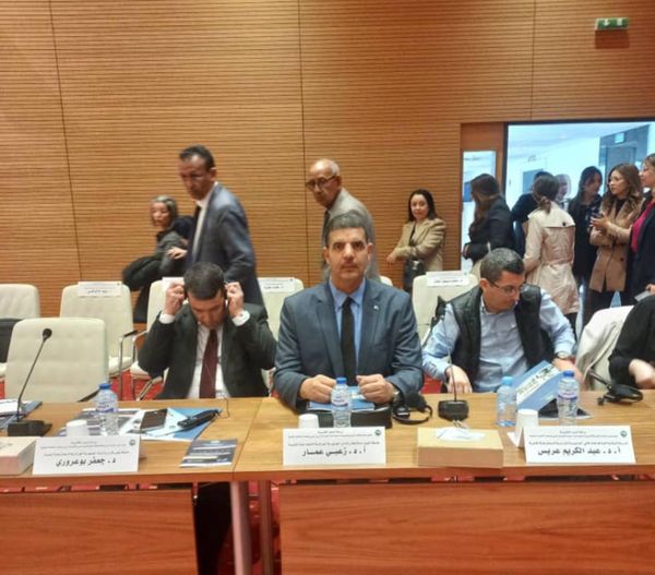 Participación de la Universidad de Oued en talleres regionales para mejorar la clasificación de las universidades árabes en las clasificaciones internacionales en Túnez
